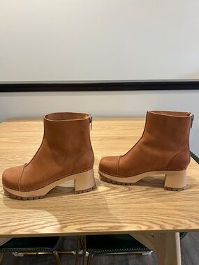 SWEDISH HASBEENS Stitchy Boots in Natural Size 39